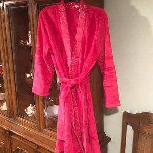 Brand new Hot pink bathrobe size large/extra large